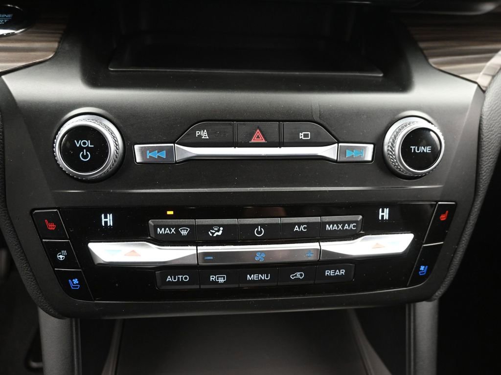 Used 2020 Ford Explorer Limited AWD/4WD image 18