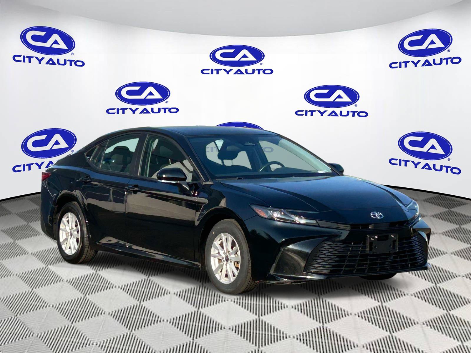 Used 2025 Toyota Camry LE FWD image 1