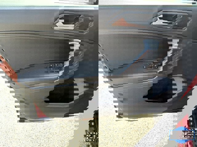 Used 2021 Volkswagen Tiguan SE w/ Panoramic Sunroof Package image 14