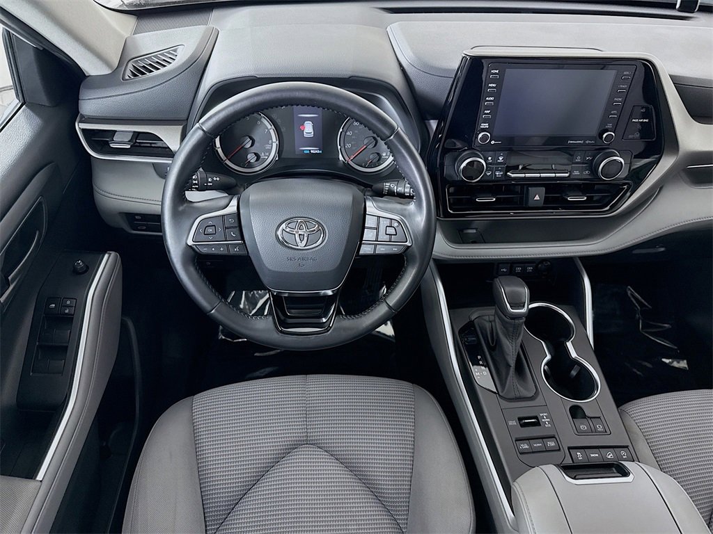 Certified 2020 Toyota Highlander LE image 4