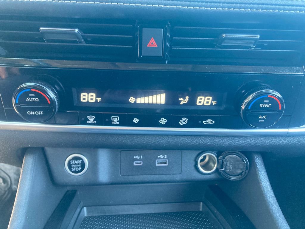 Used 2021 Nissan Rogue SV image 24