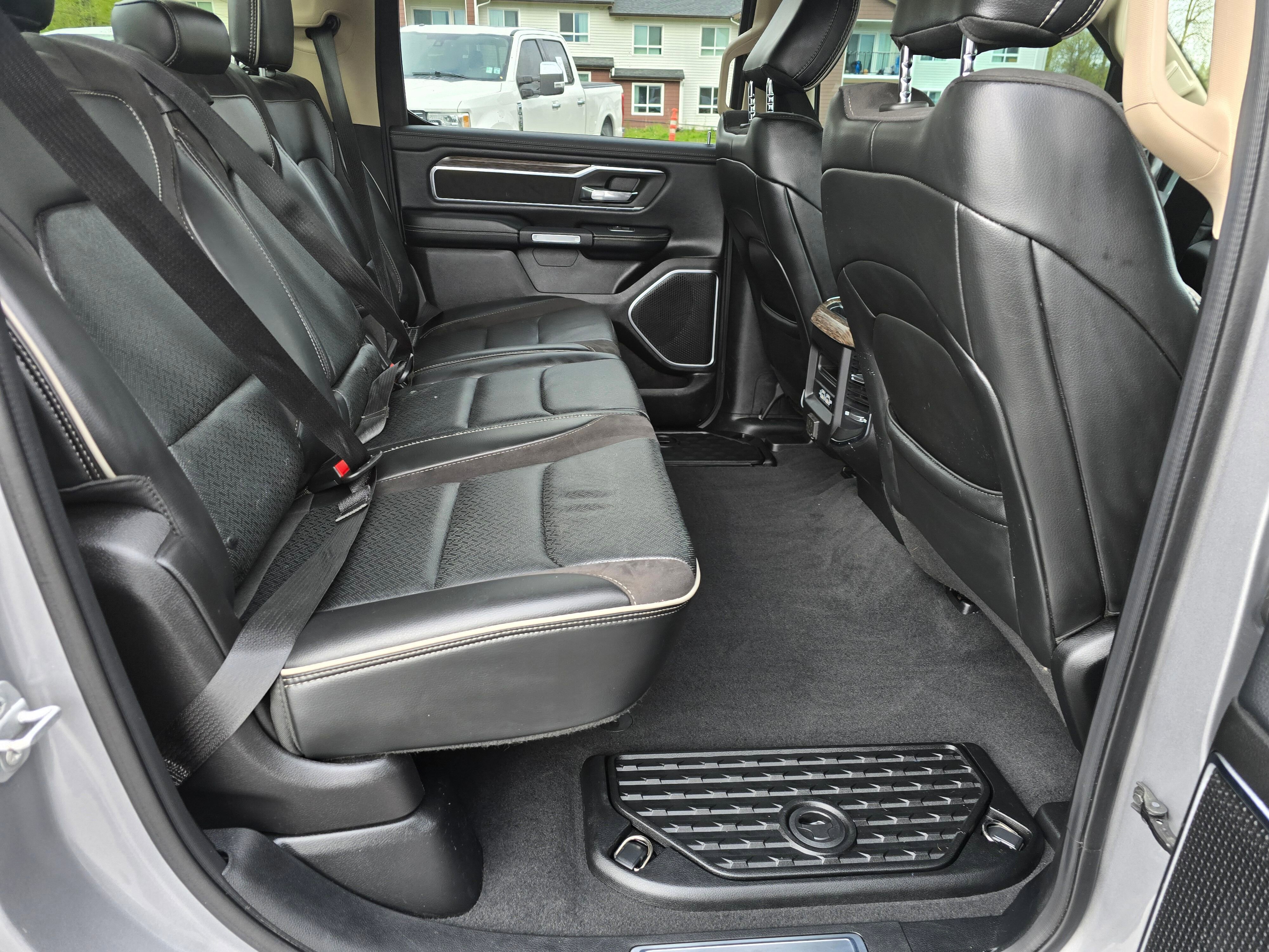 Used 2019 RAM 1500 Laramie AWD/4WD image 31
