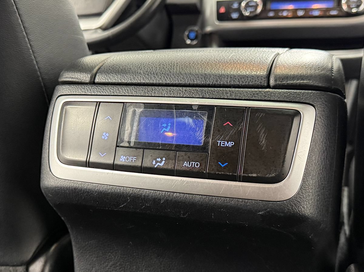 Used 2017 Toyota Highlander SE AWD/4WD image 27