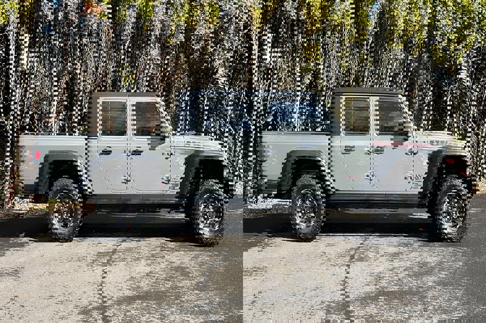 Used 2022 Jeep Gladiator Rubicon w/ Cold Weather Group image 3