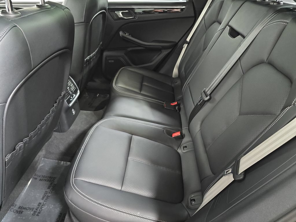 Certified 2025 Porsche Macan S AWD/4WD image 24