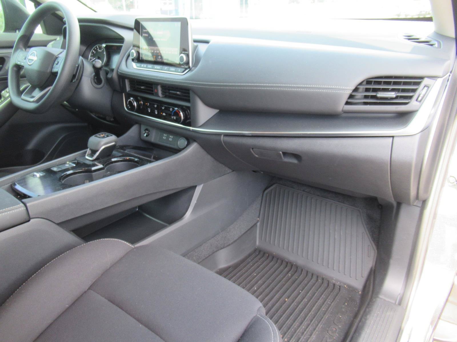 Used 2026 Nissan Rogue S FWD image 11