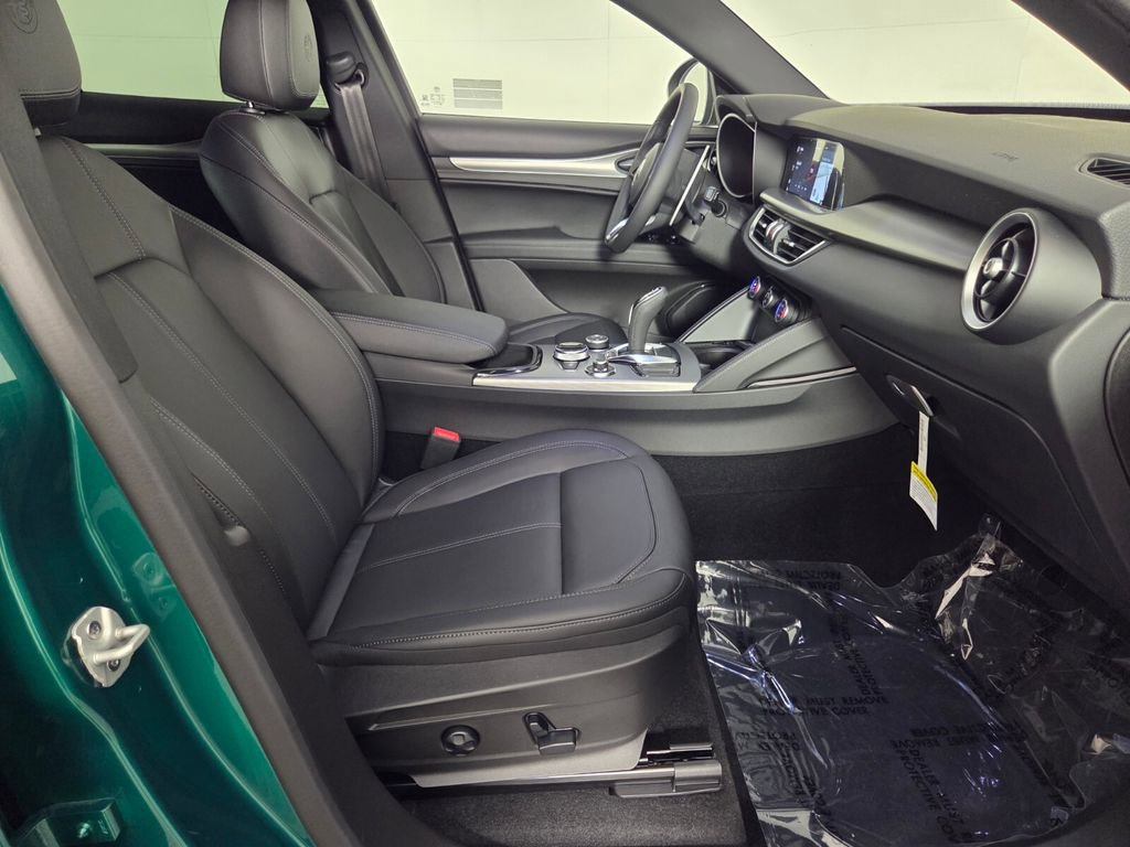 New 2025 Alfa Romeo Stelvio Sprint w/ Convenience Package image 24