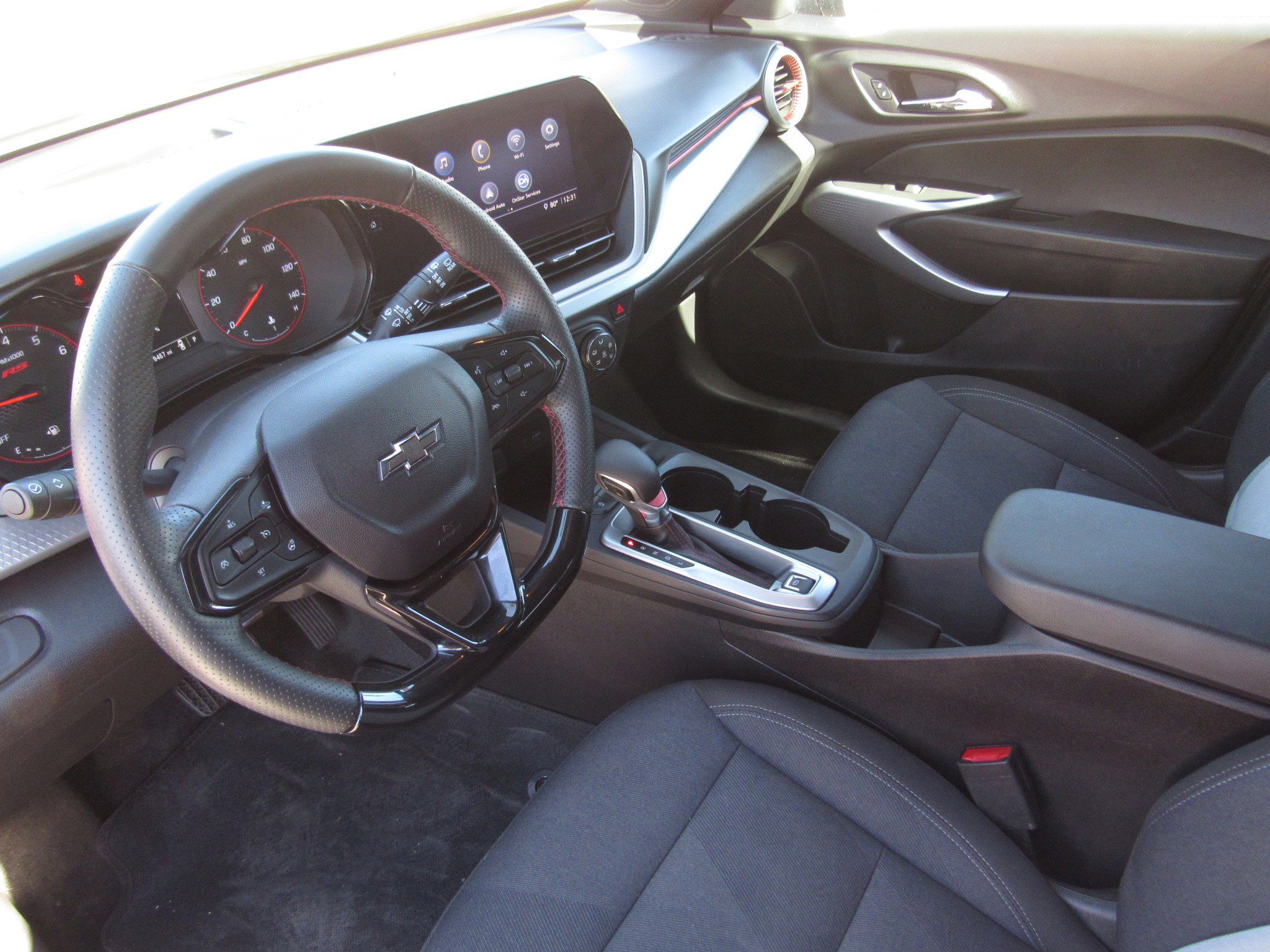 Used 2025 Chevrolet Trax RS w/ Sunroof Package image 16