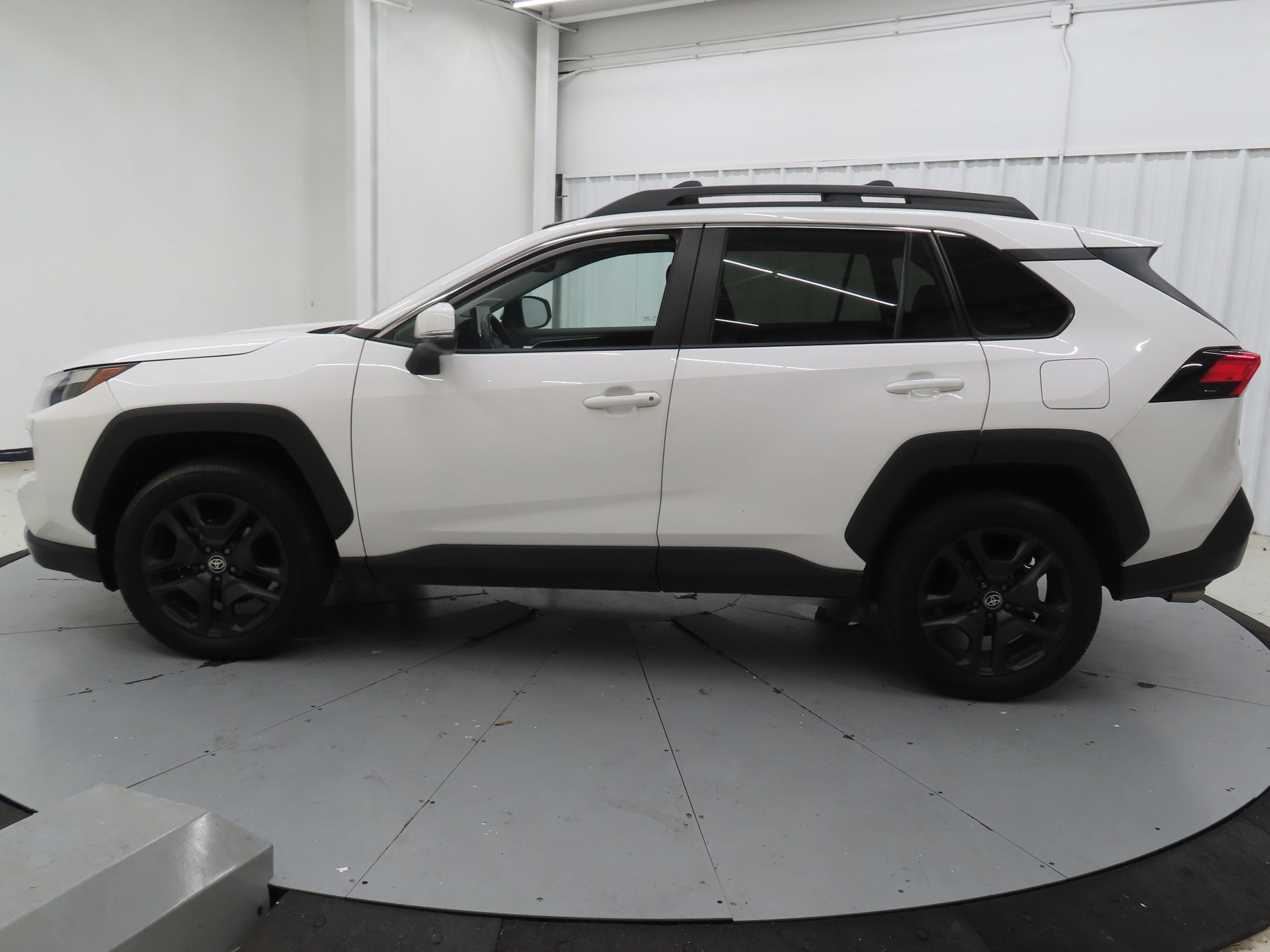 Used 2024 Toyota RAV4 Adventure w/ Convenience Package AWD/4WD image 7