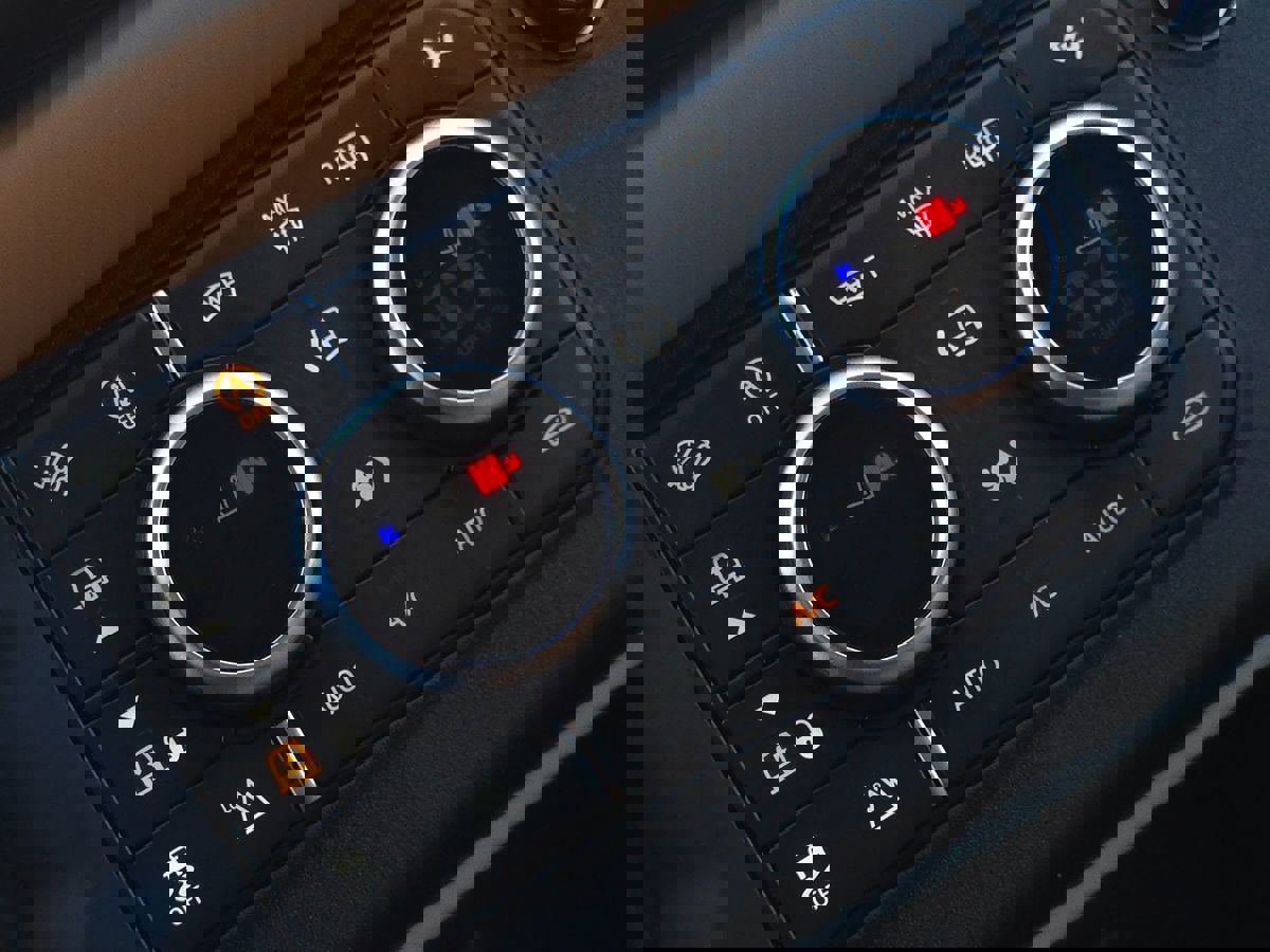 Used 2023 Land Rover Defender 130 S image 67