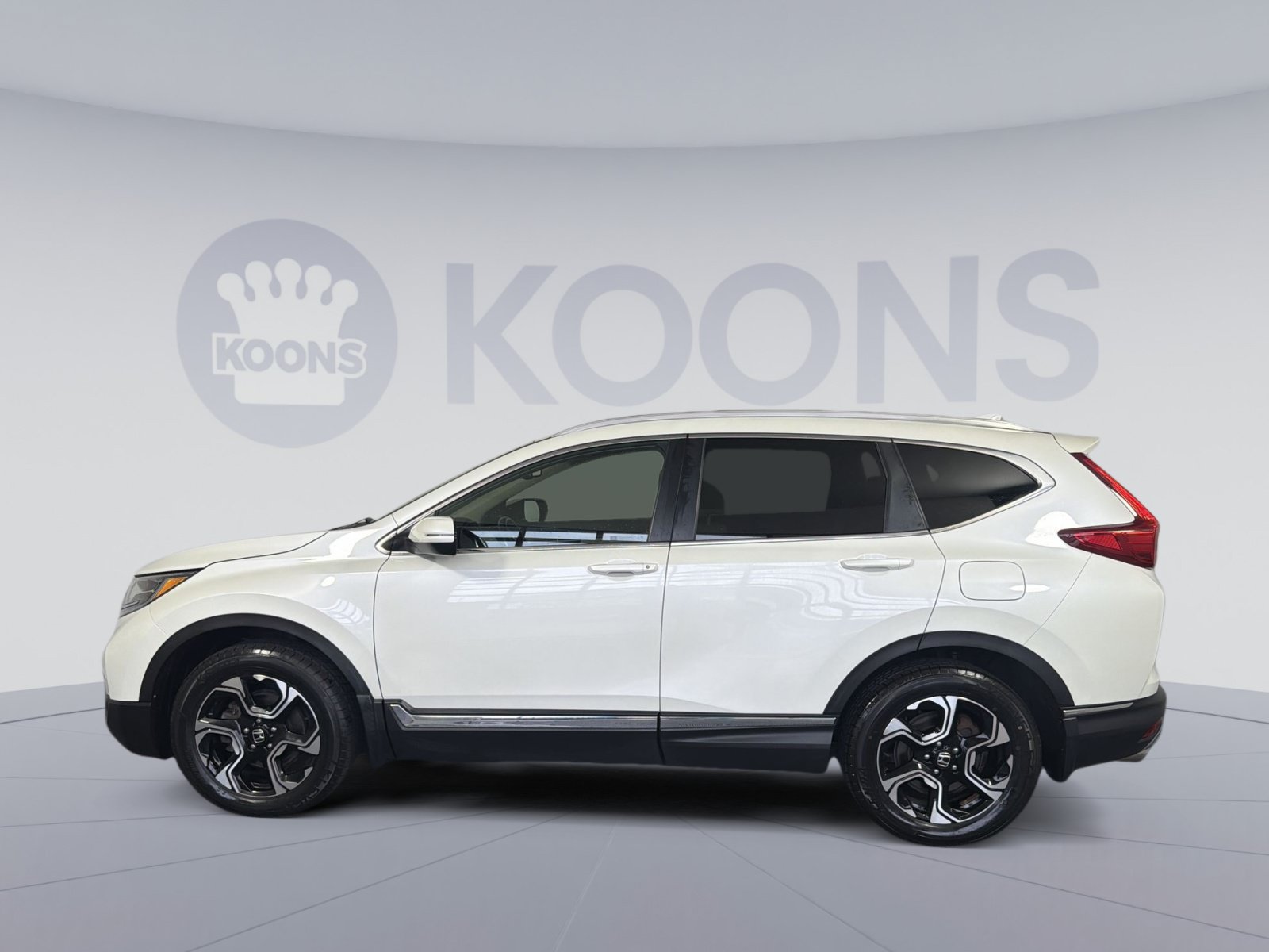 Used 2018 Honda CR-V Touring image 2
