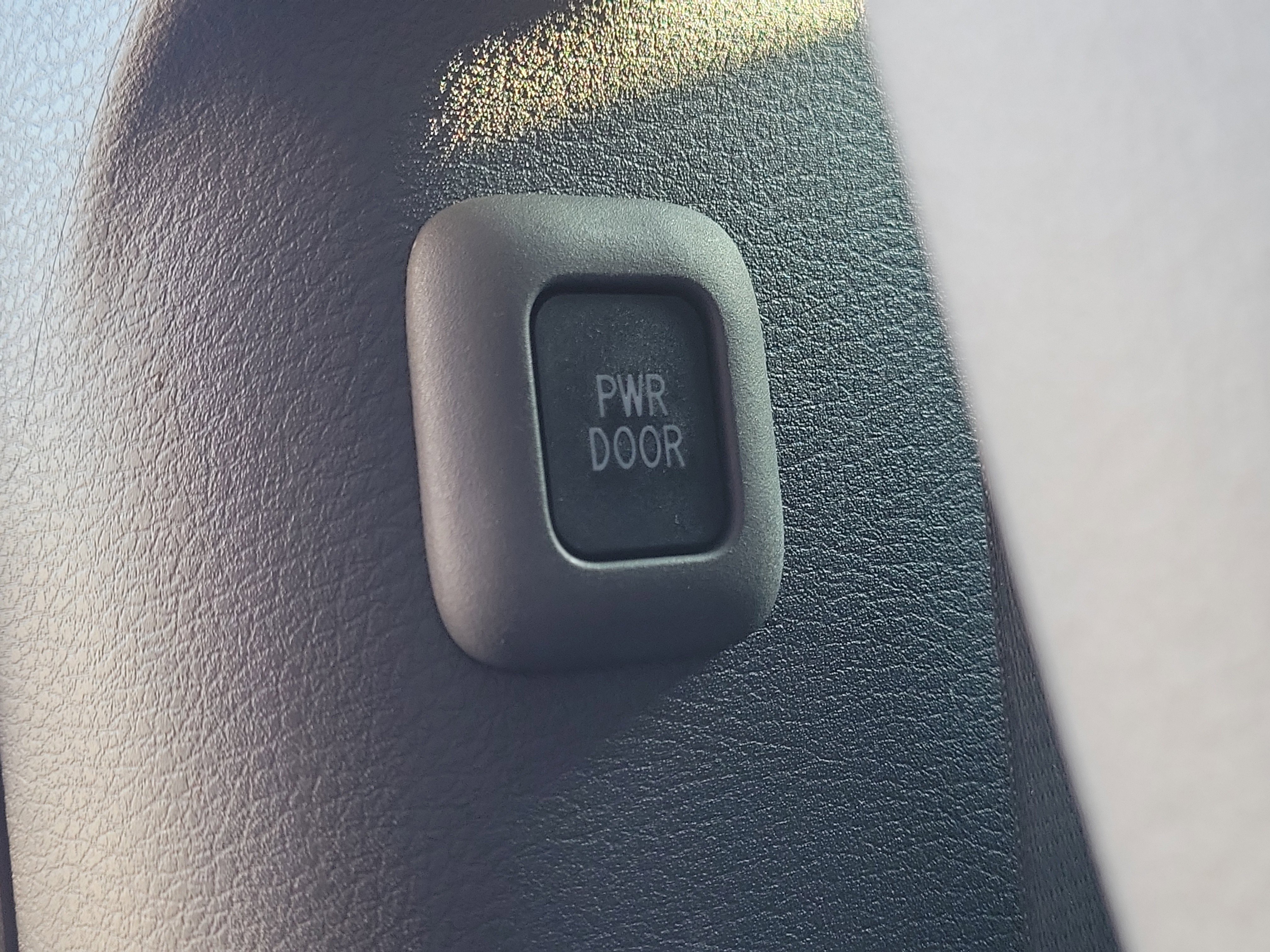 Used 2021 Toyota Sienna XLE image 19