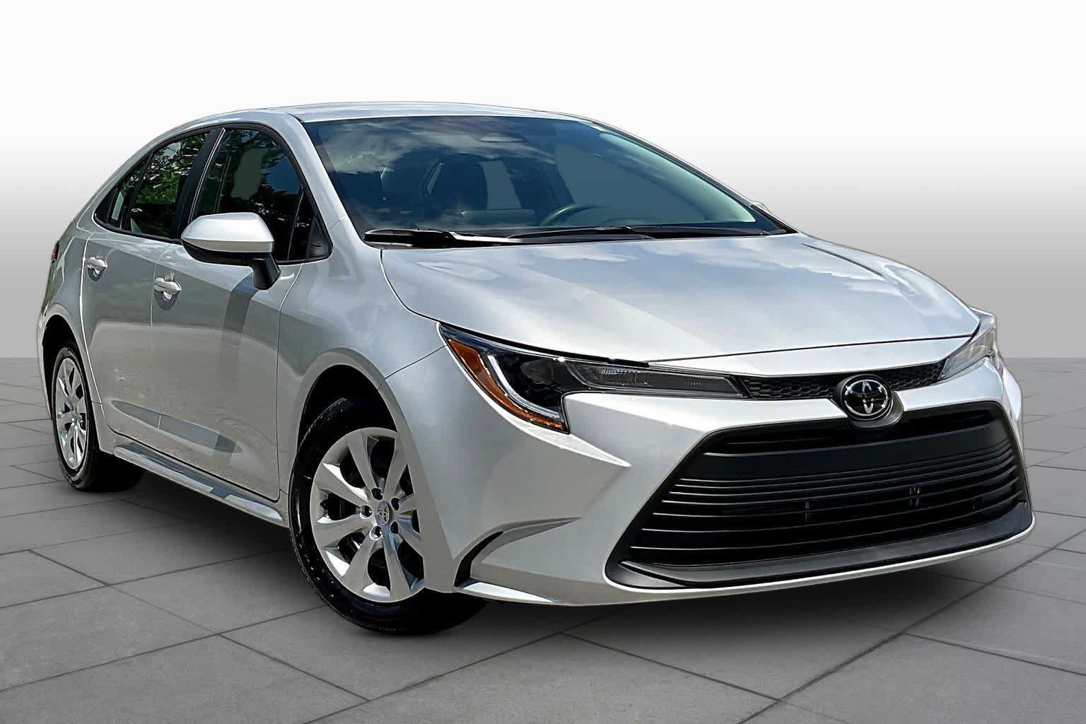 Used 2026 Toyota Corolla LE FWD image 3