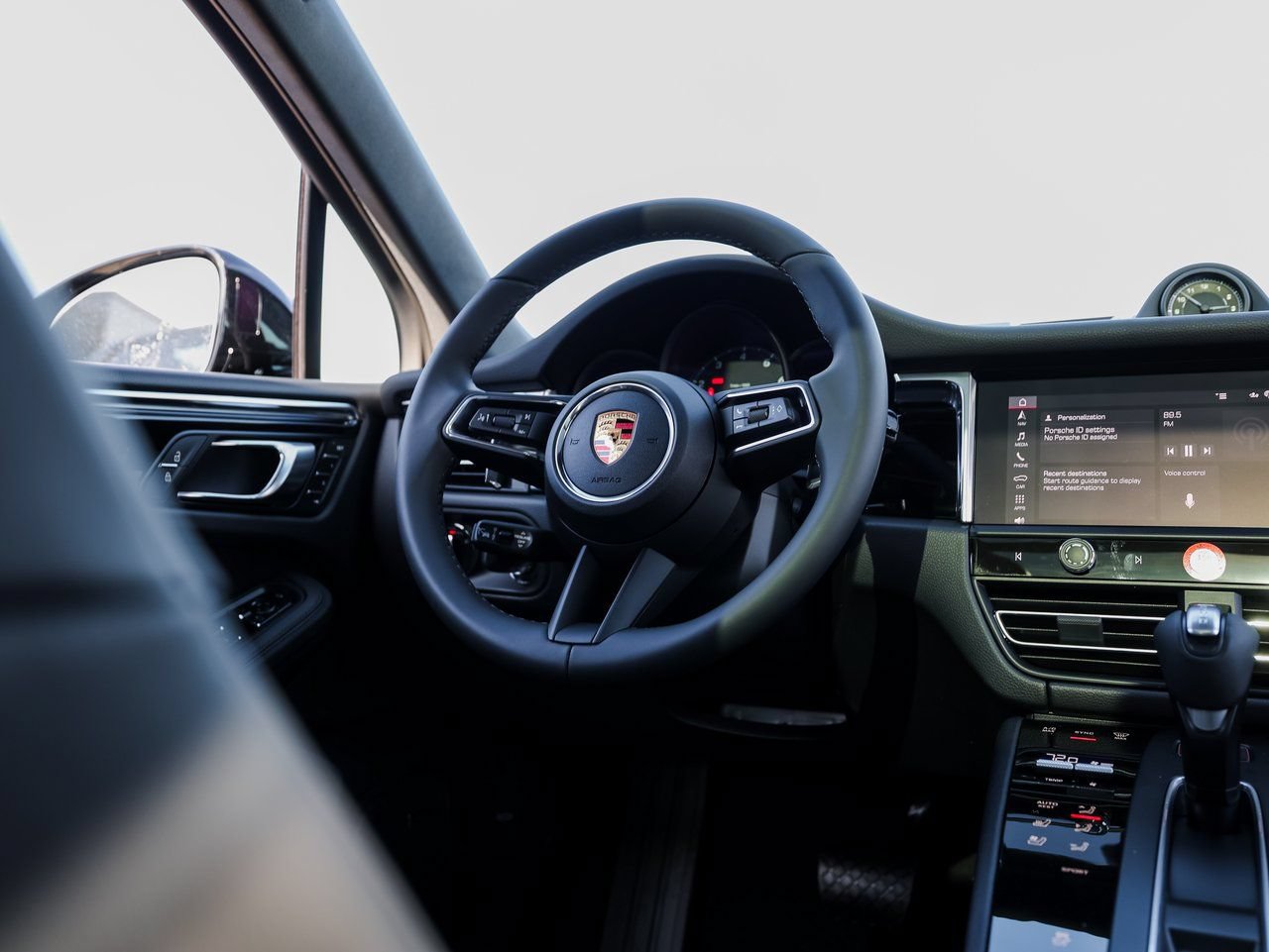 Certified 2026 Porsche Macan AWD/4WD image 25