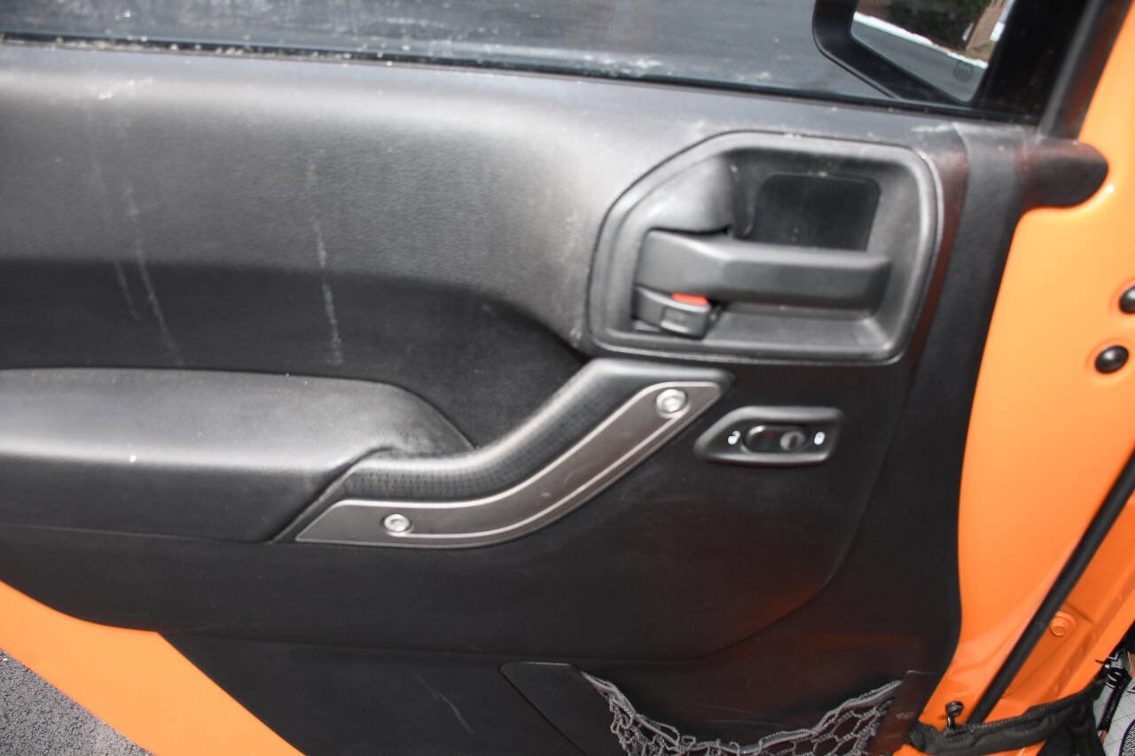 Used 2012 Jeep Wrangler Unlimited Sport image 15