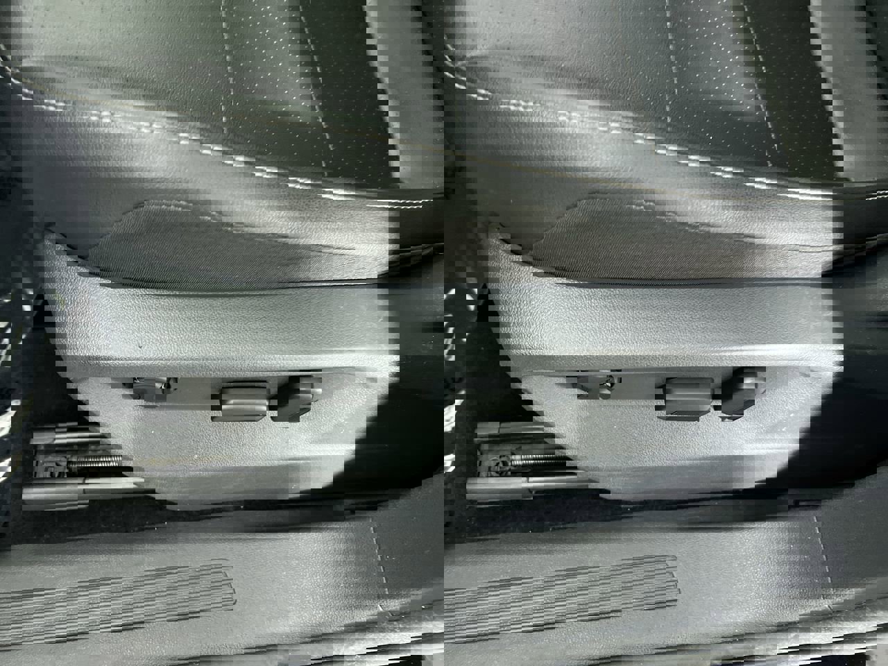 Used 2018 Volkswagen Tiguan SE image 15