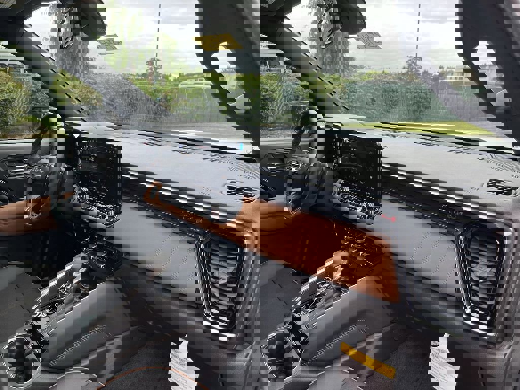 New 2025 GMC Canyon AT4 w/ Nightfall Edition image 28