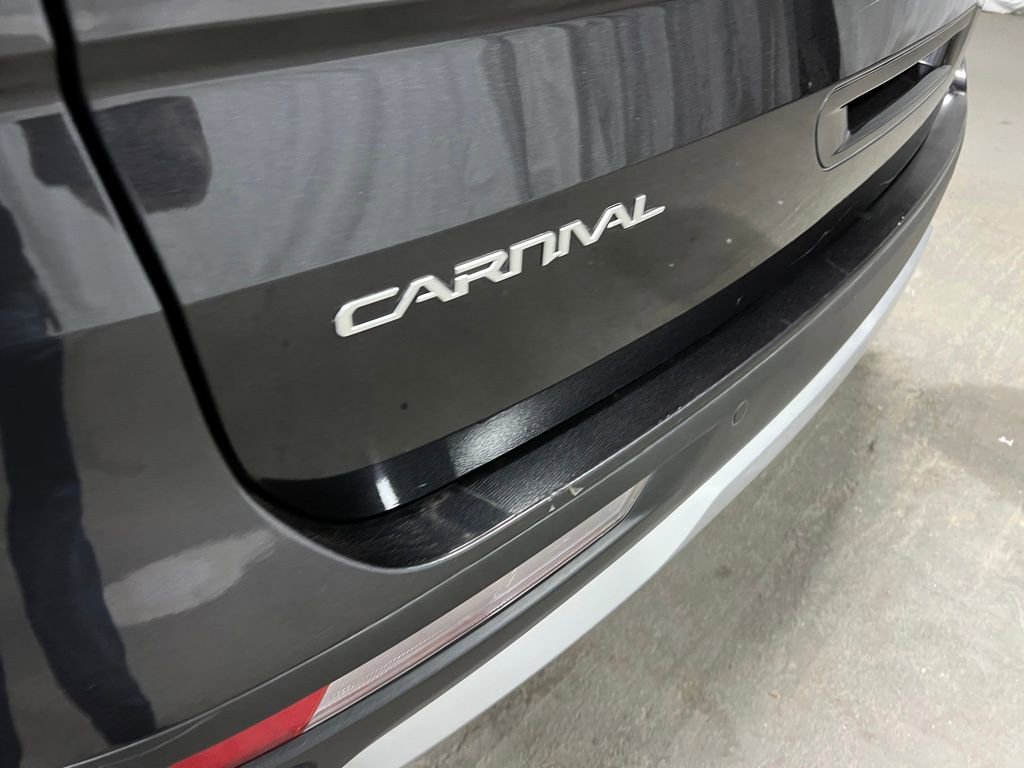 Used 2023 Kia Carnival LX image 16