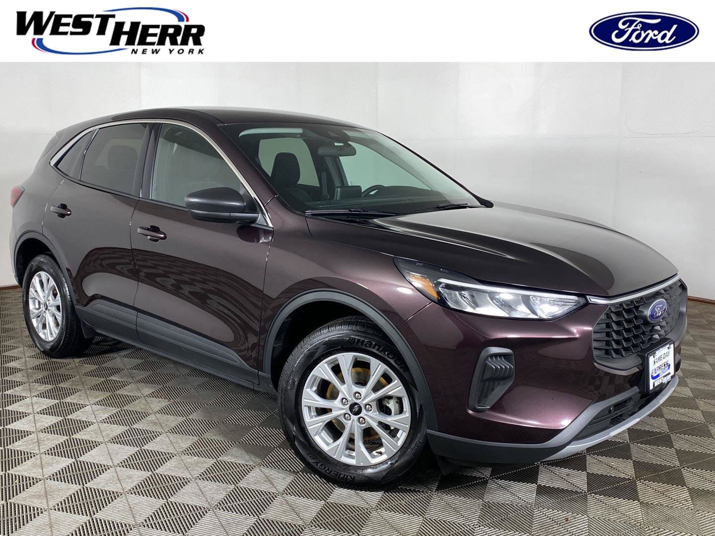 Used 2023 Ford Escape Active AWD/4WD image 1