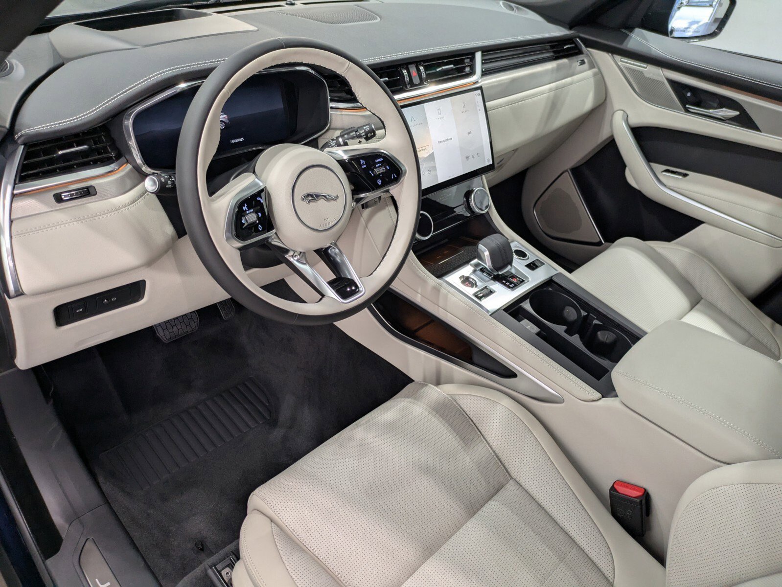 New 2026 Jaguar F-PACE R-Dynamic S image 7