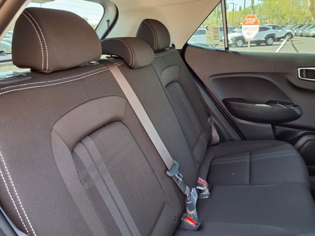 Certified 2025 Hyundai Venue SEL image 9