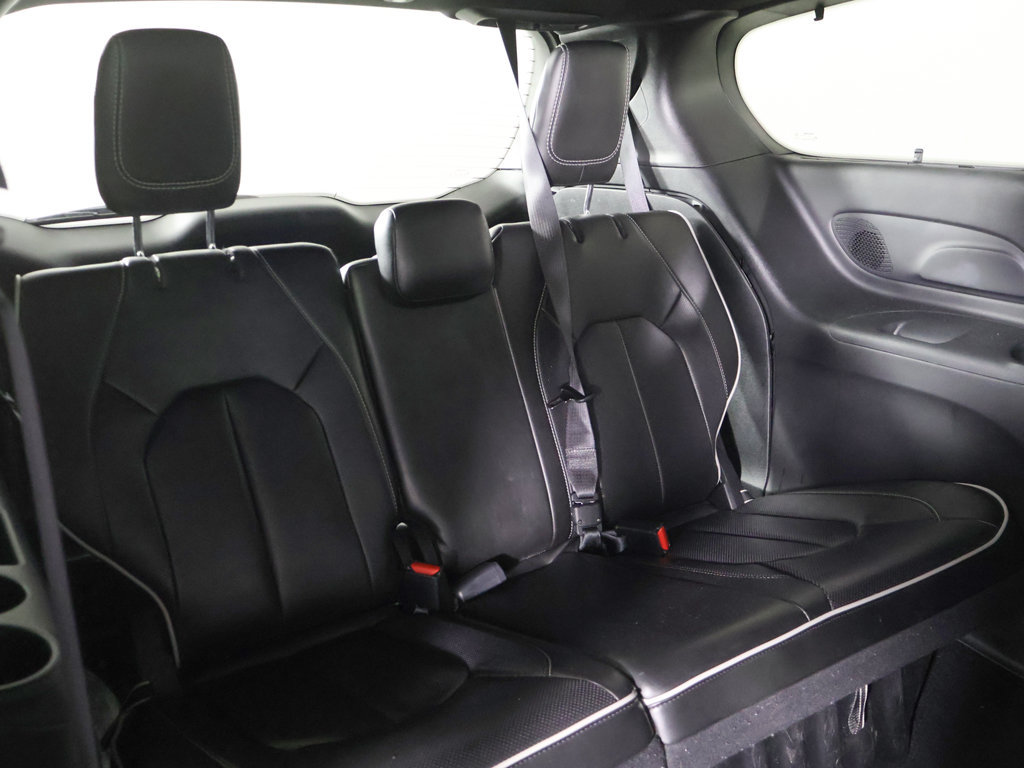 Used 2025 Chrysler Pacifica Limited FWD image 33