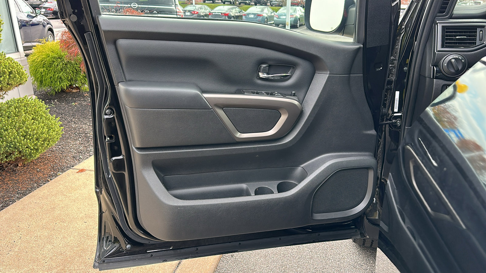 Certified 2024 Nissan Titan SV w/ SV Bronze Edition Package image 14