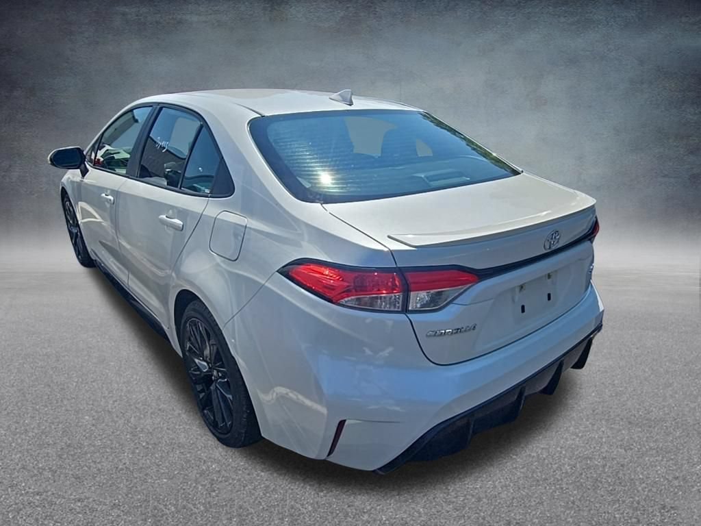 Used 2025 Toyota Corolla SE FWD image 4