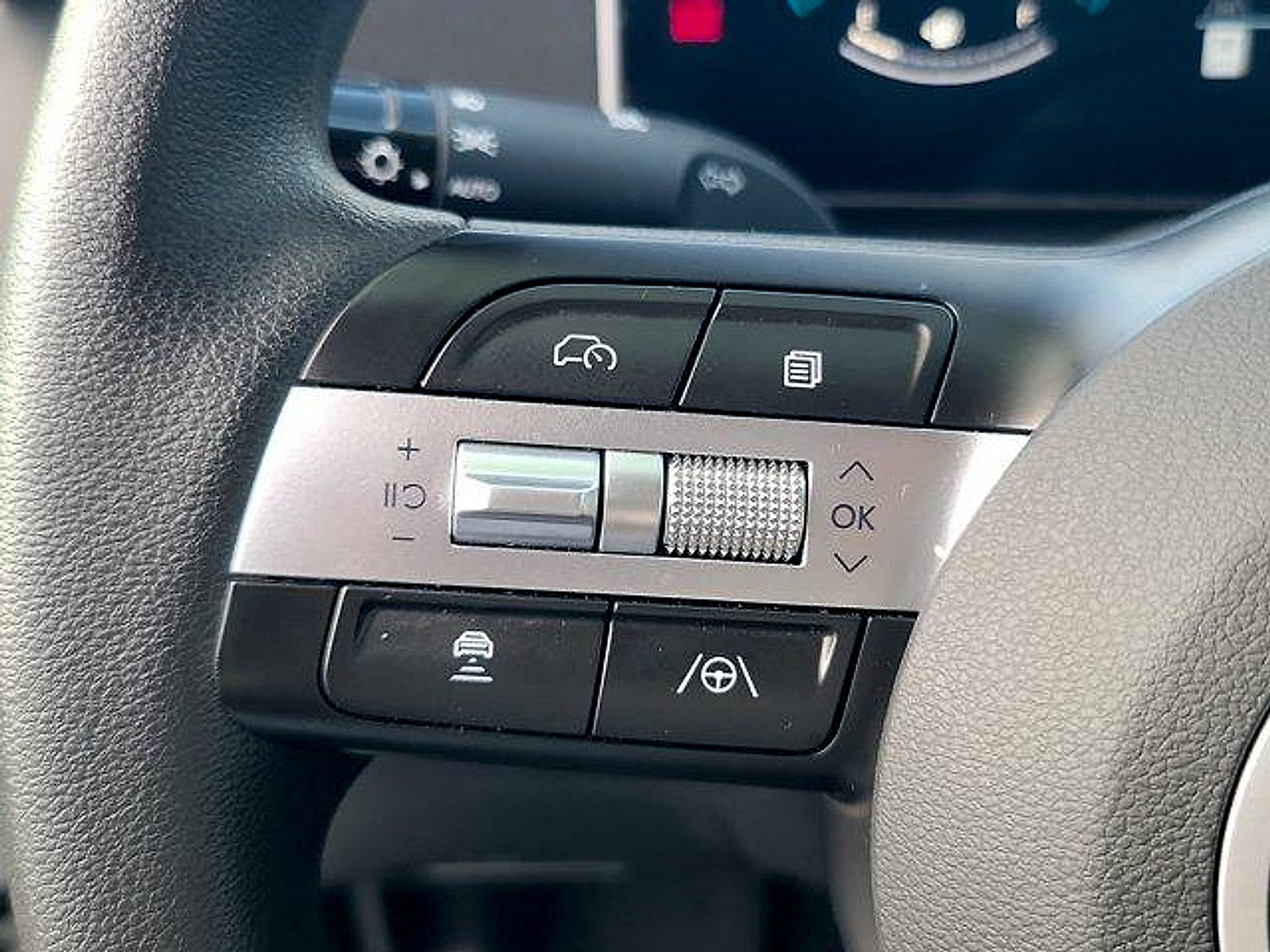 Certified 2025 Hyundai Tucson SEL FWD image 28