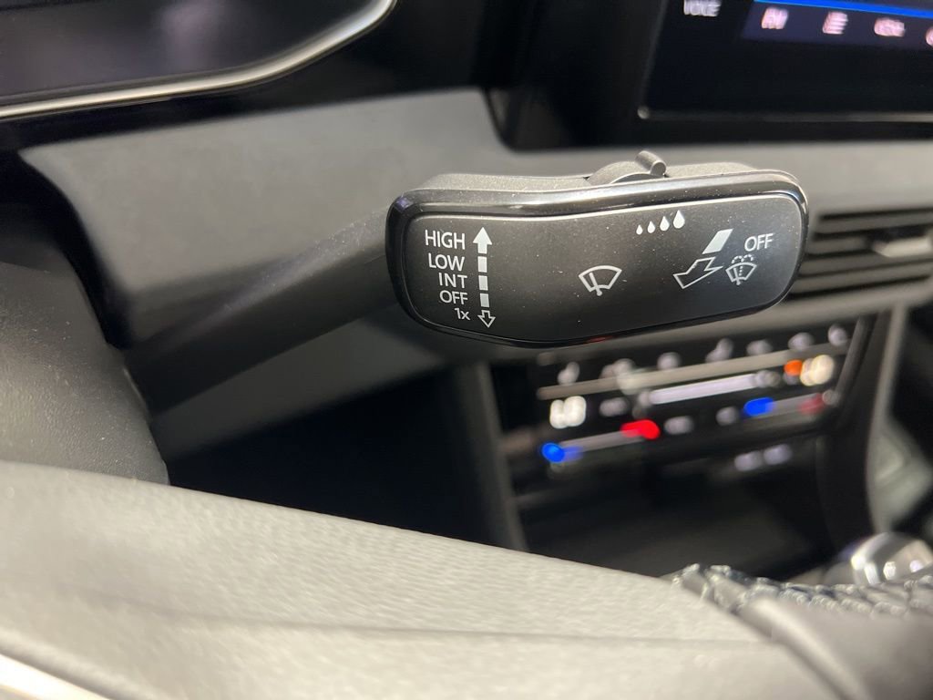 New 2025 Volkswagen Jetta SE image 38