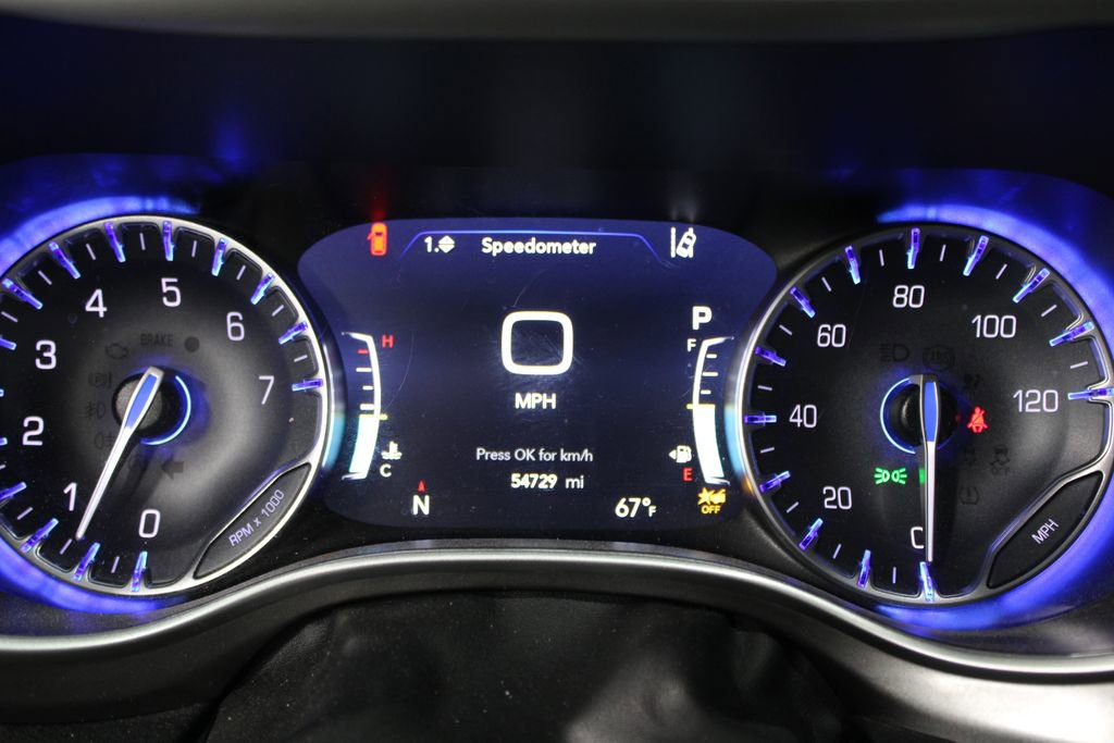 Used 2024 Chrysler Pacifica Touring-L FWD image 21