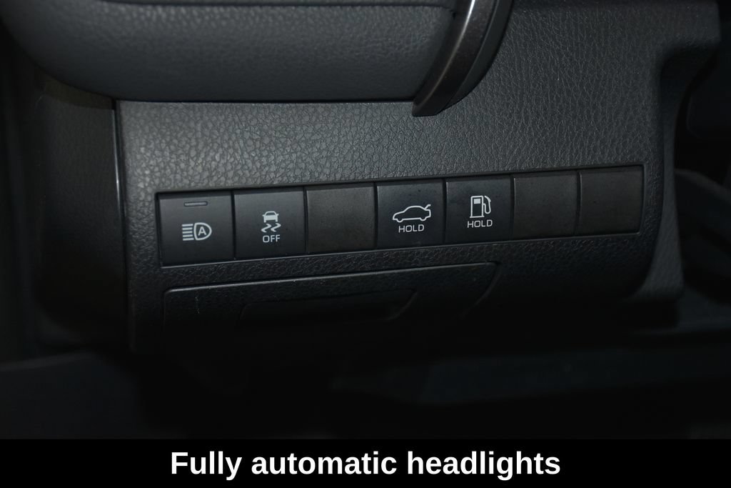 Used 2020 Toyota Camry XLE FWD image 13