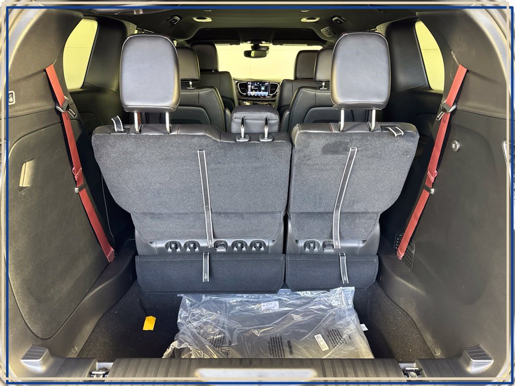 New 2027 Chrysler Pacifica Select AWD/4WD image 32
