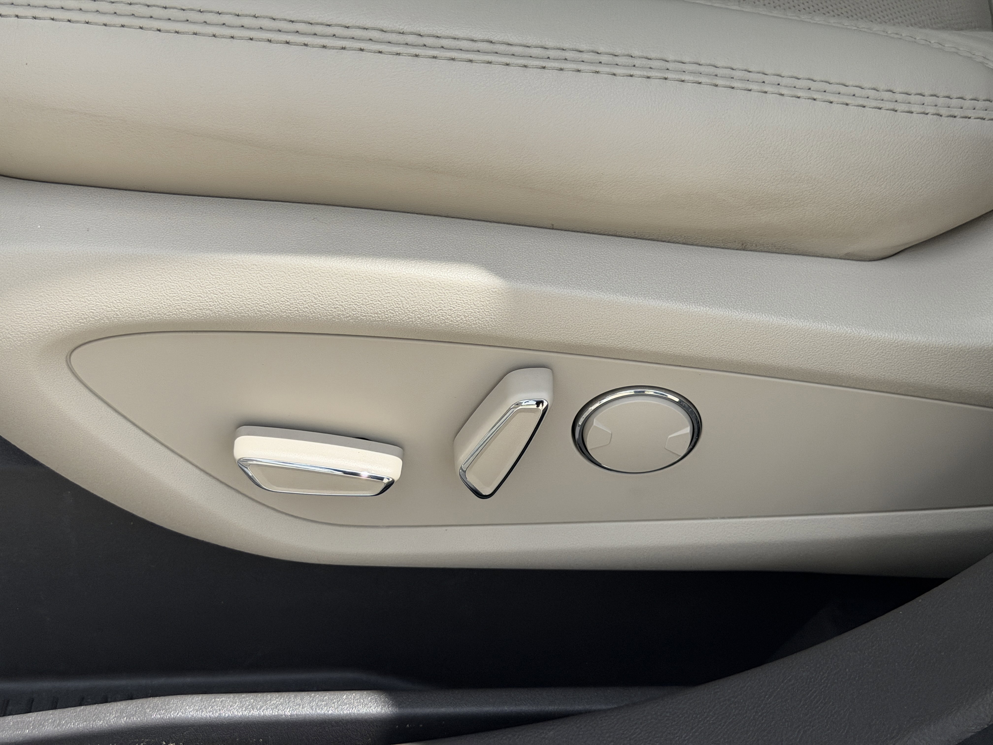 Used 2019 Lincoln Nautilus Select image 18