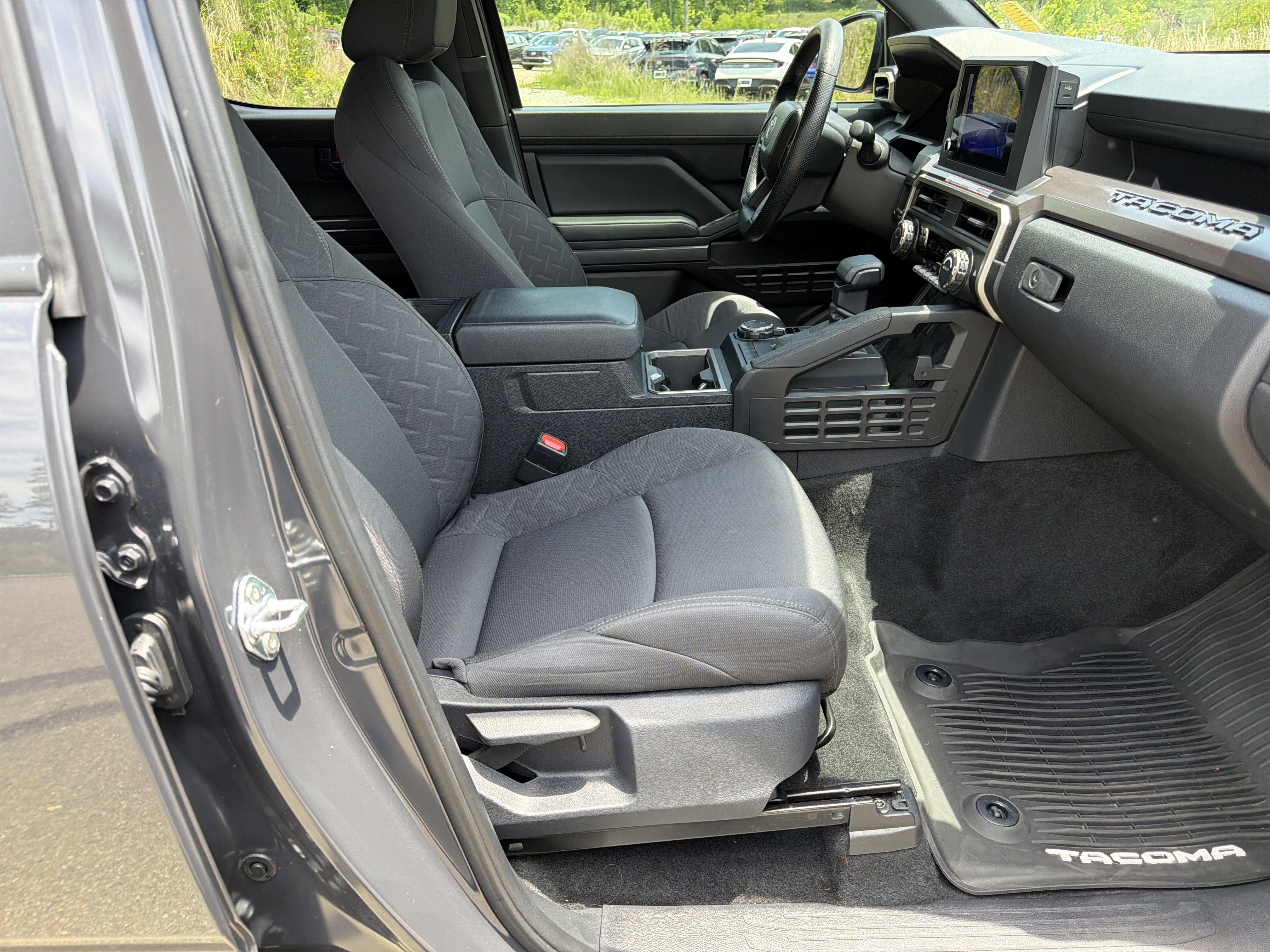 Used 2025 Toyota Tacoma SR5 AWD/4WD image 13