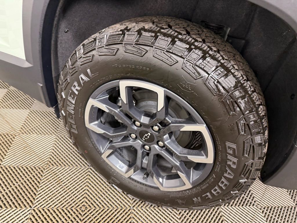 New 2026 Chevrolet Equinox ACTIV w/ LPO, Floor Liner Package image 10