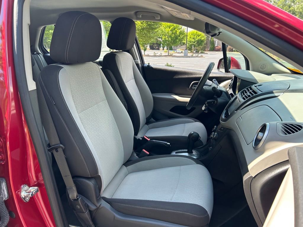 Used 2015 Chevrolet Trax LS w/ LPO, Protection Package FWD image 44