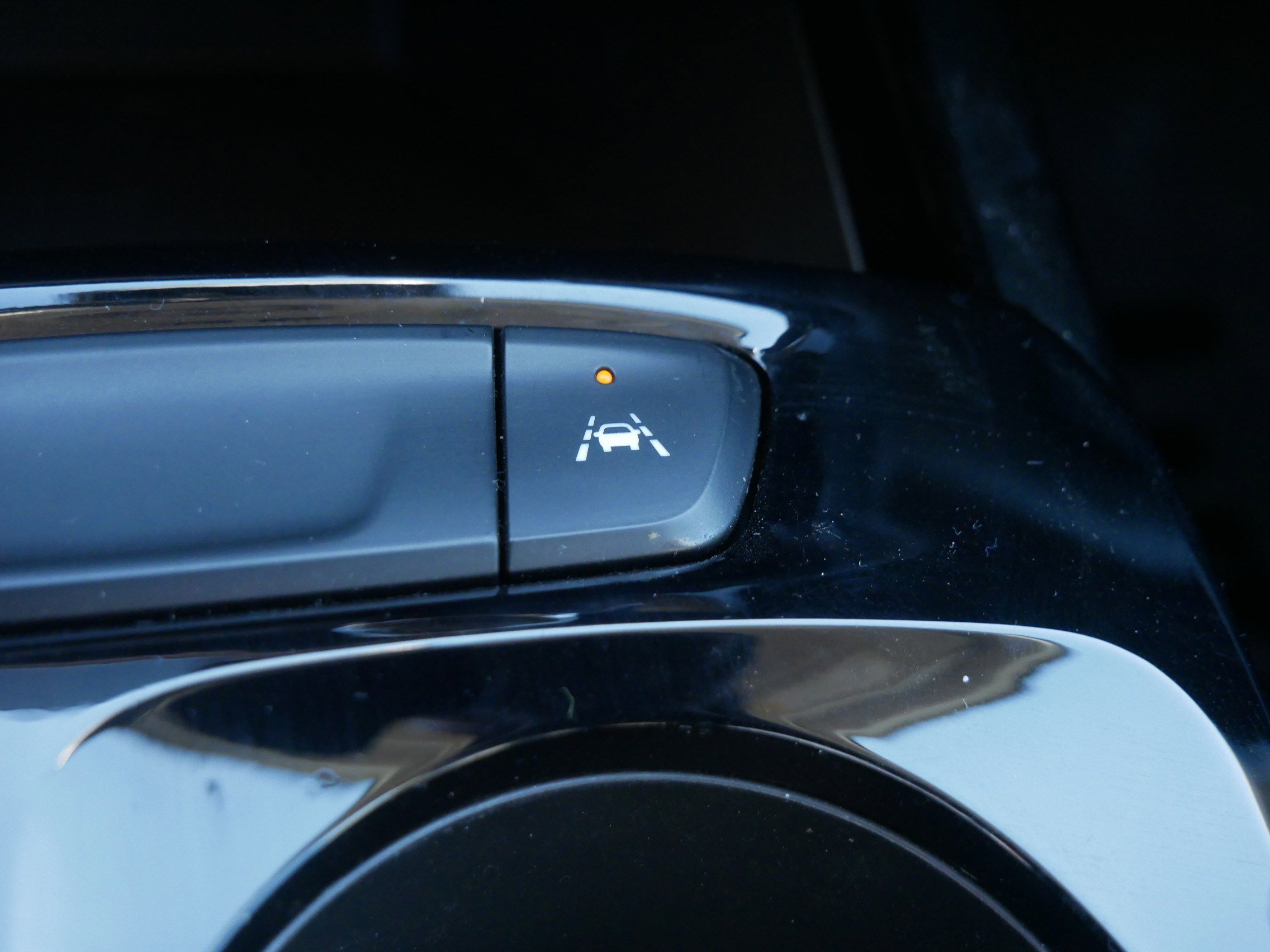 Used 2025 Chevrolet Trax LT w/ LT Convenience Package image 28