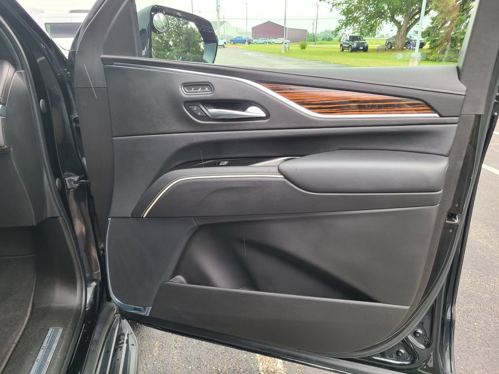 Used 2023 Cadillac Escalade ESV Premium Luxury AWD/4WD image 19
