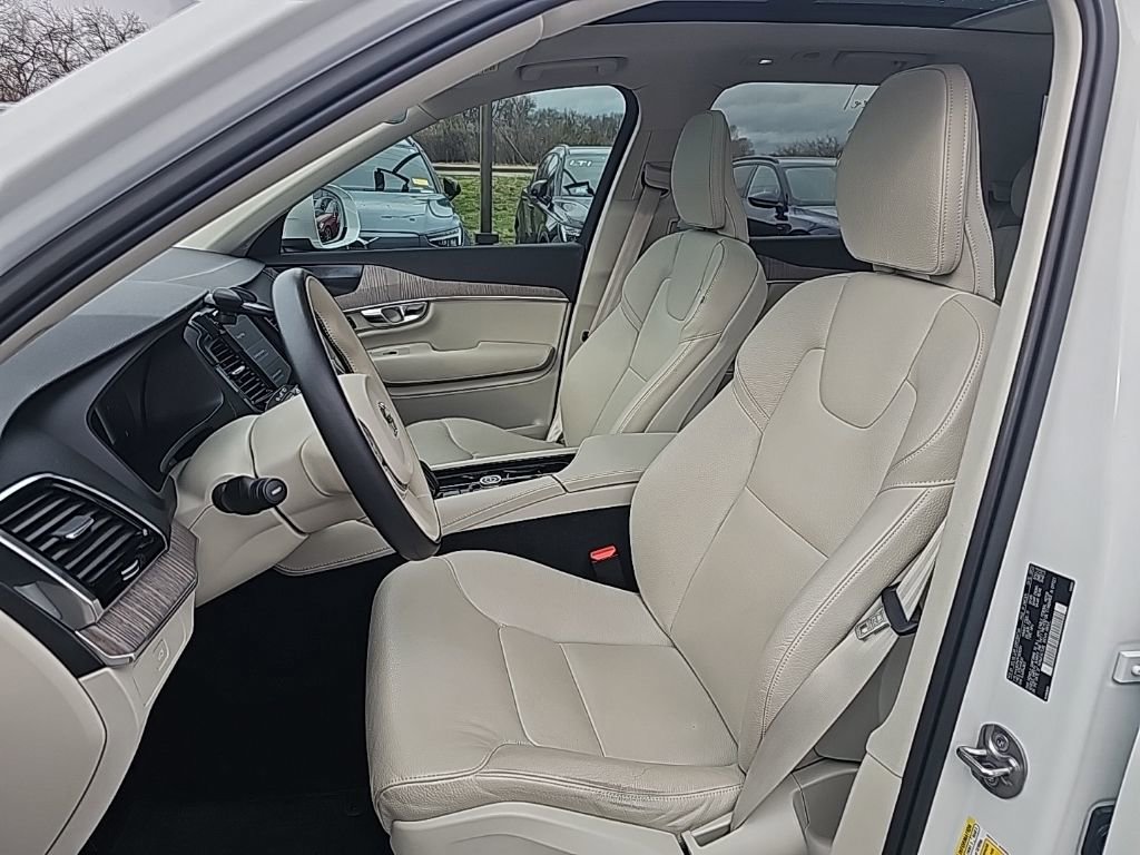 Used 2023 Volvo XC90 B6 Plus w/ Protection Package Premier image 3