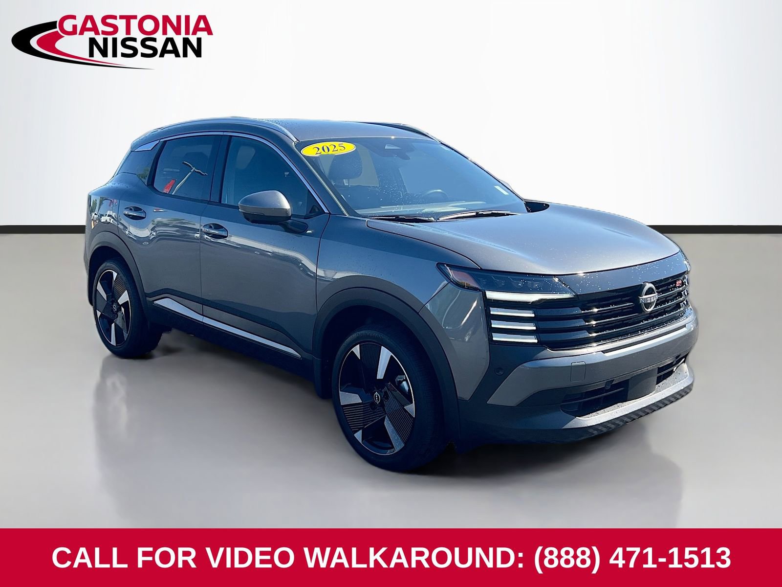 Used 2025 Nissan Kicks SR image 1