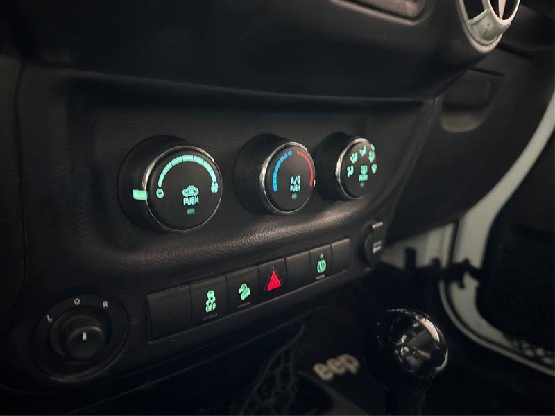 Used 2015 Jeep Wrangler Rubicon w/ Power Convenience Group image 20