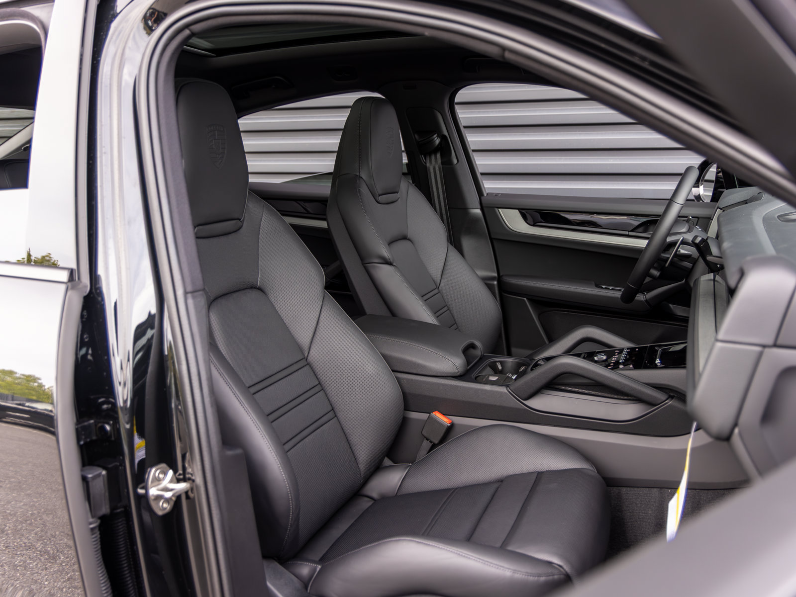 New 2026 Porsche Cayenne Coupe AWD/4WD image 32