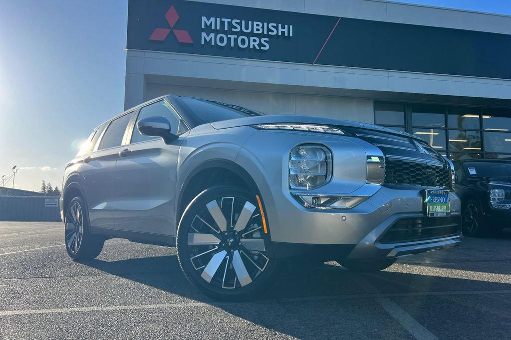 New 2026 Mitsubishi Outlander SE image 2