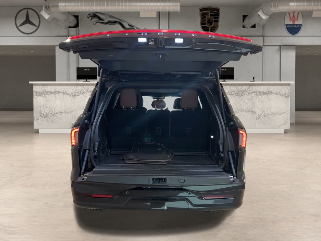 Used 2025 Lincoln Navigator Reserve image 6