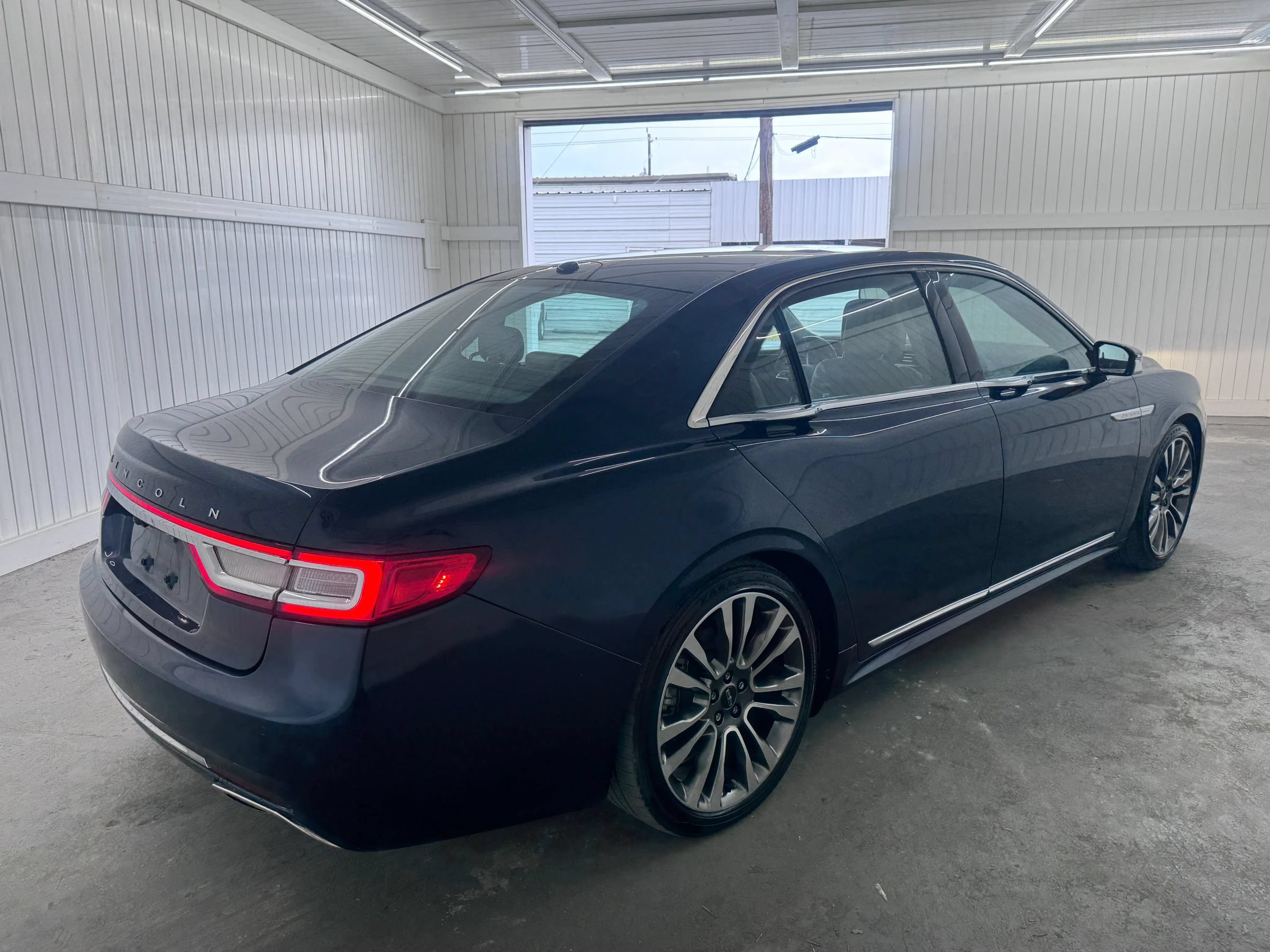 Used 2017 Lincoln Continental Select w/ Climate Package AWD/4WD image 5
