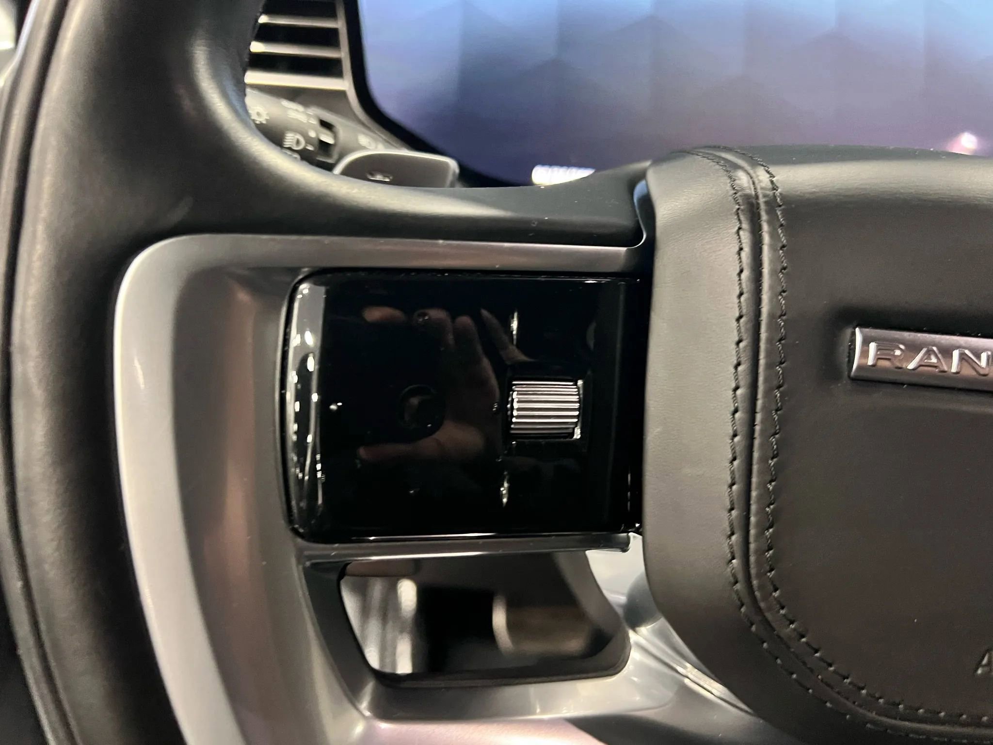 Used 2023 Land Rover Range Rover Long Wheelbase Autobiography image 22