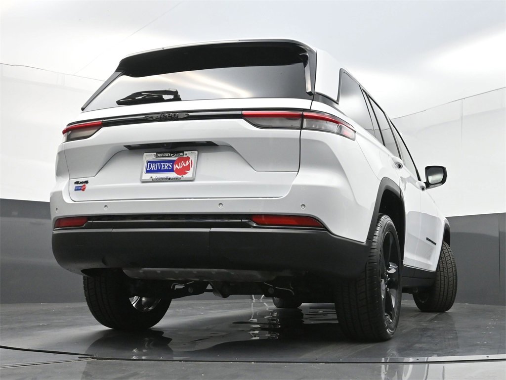 Used 2022 Jeep Grand Cherokee Altitude image 32