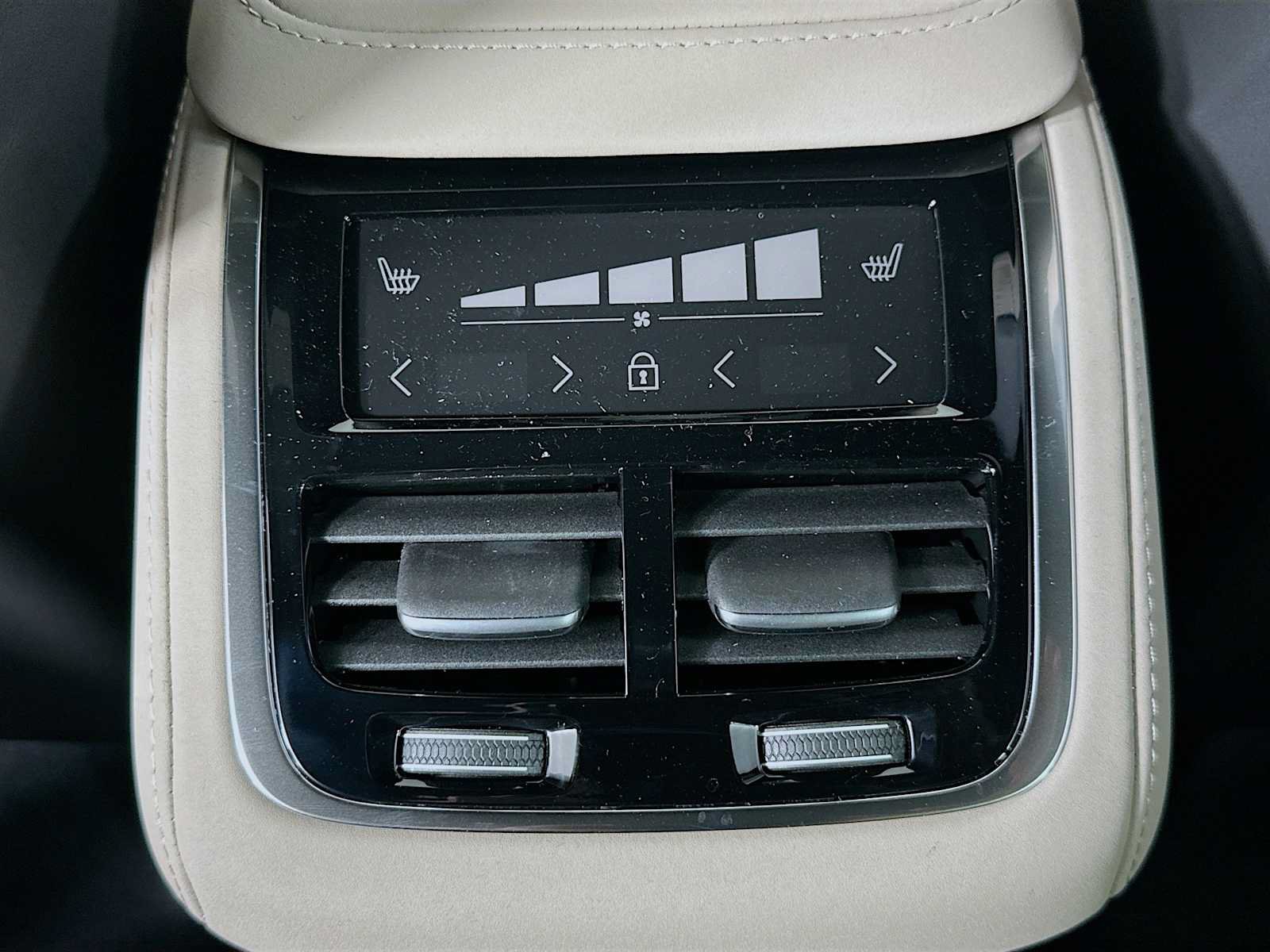 New 2026 Volvo XC90 B5 Plus w/ Protection Package AWD/4WD image 23