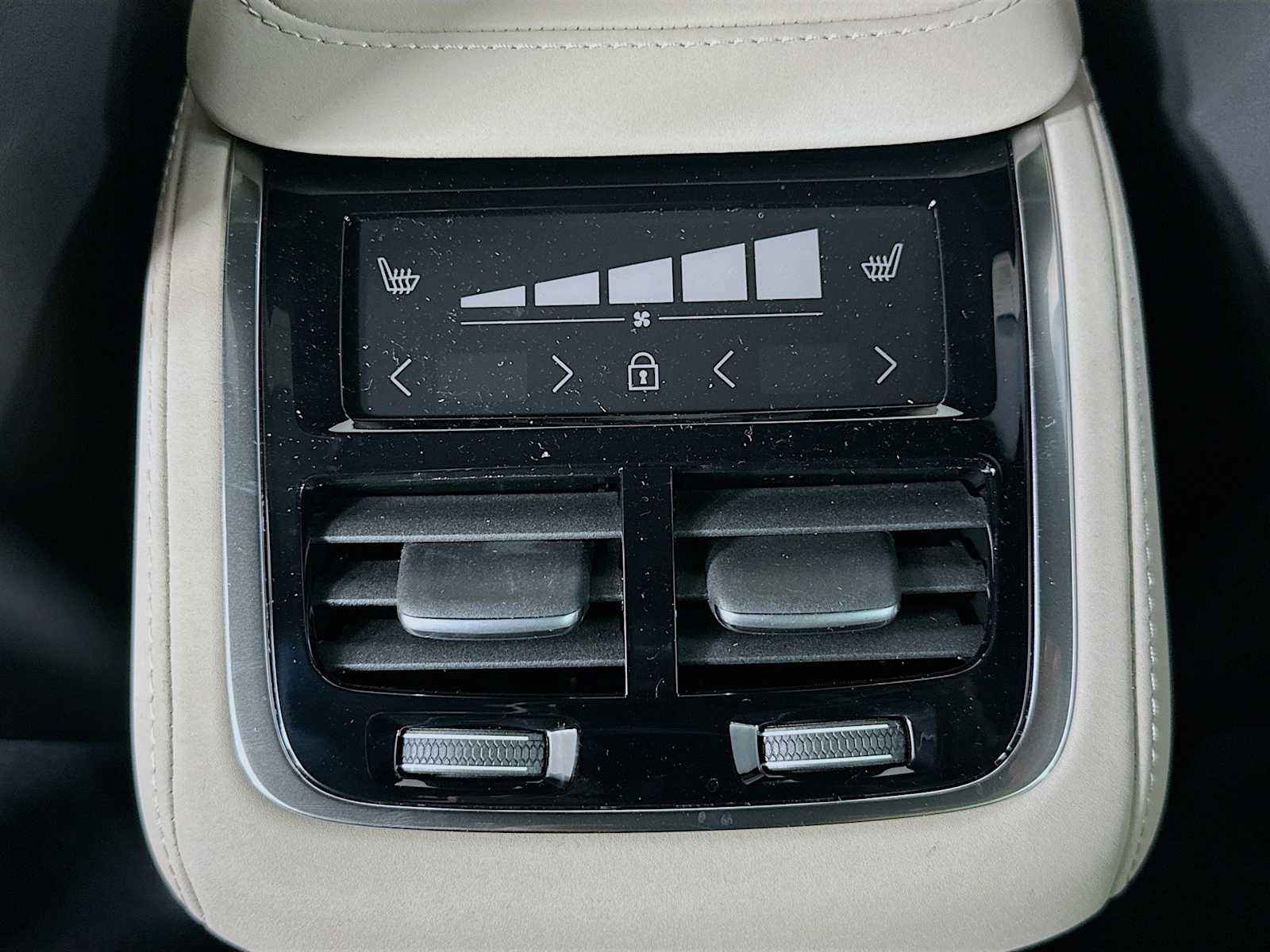 New 2026 Volvo XC90 B5 Plus w/ Protection Package AWD/4WD image 23